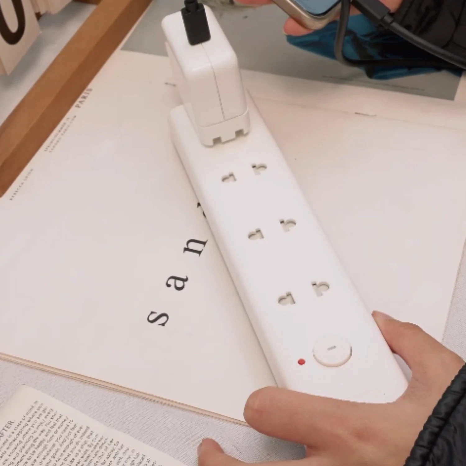 o-cam-dien-huntkey-chong-giat-chong-chay-4-o-1-cong-tac-cong-suat-2500w (6)-1768532382.webp